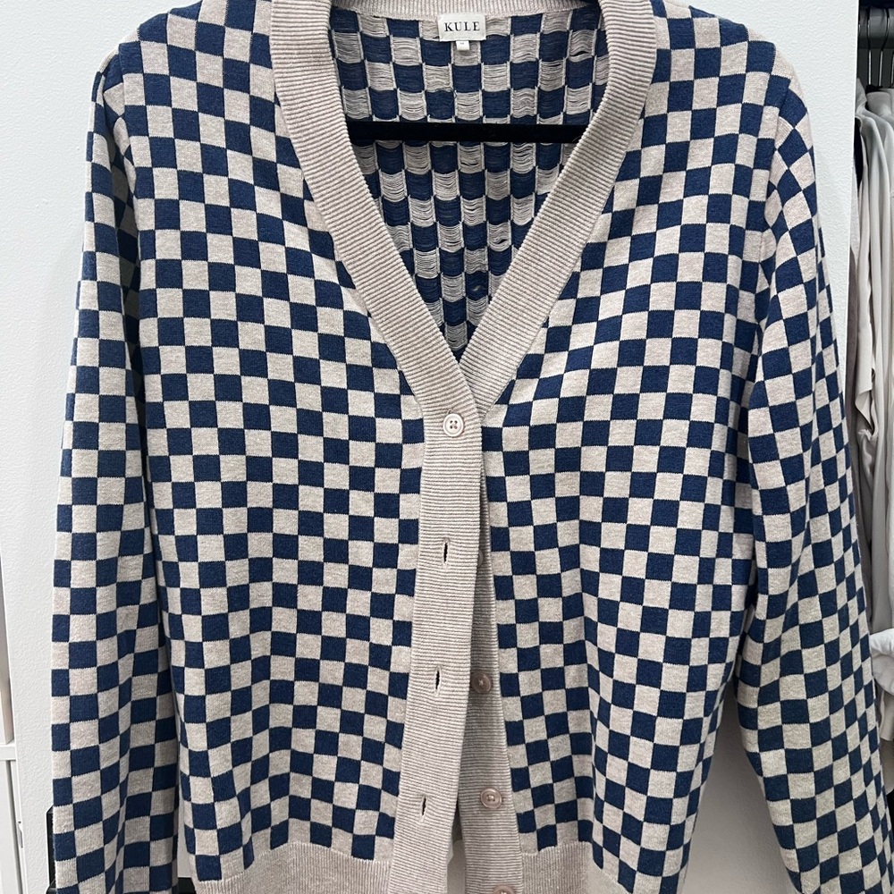 KULE Navy and Cream Checkered V‑Neck Button Cardigan